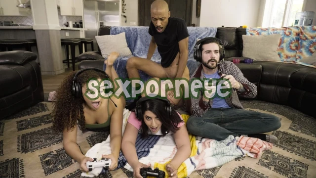 Reality Kings Short Co-op Mode Fuck for Gamer Girls / Dwayne Foxxx & Willow Ryder & Johnny Love & Sarah Arabic / 2024.04.17